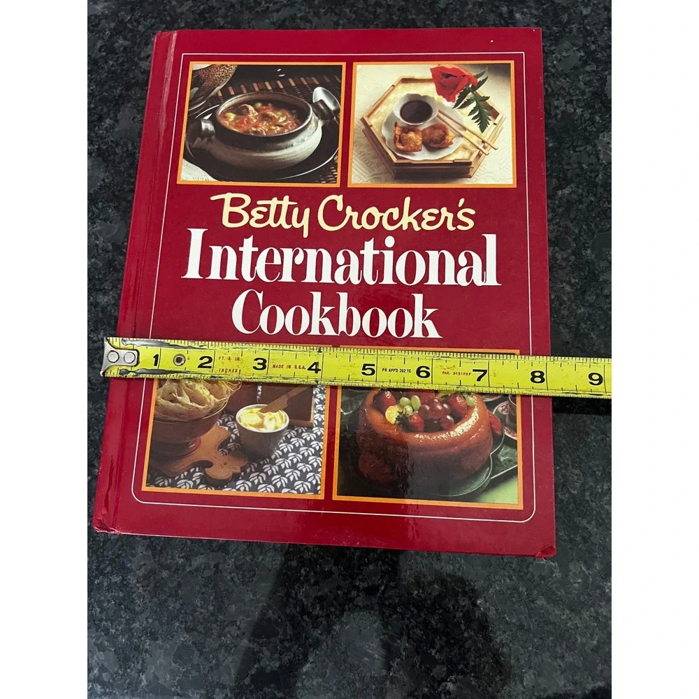 VTG Betty Crocker's International Cookbook Hardcover 1980 Recipes‎ Foods Cooking